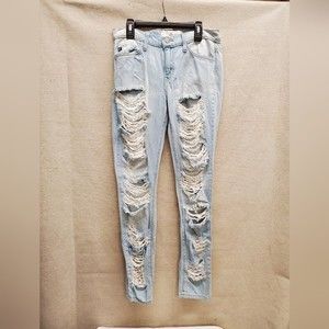 KanCan Ripped Jeans in ladies size 24